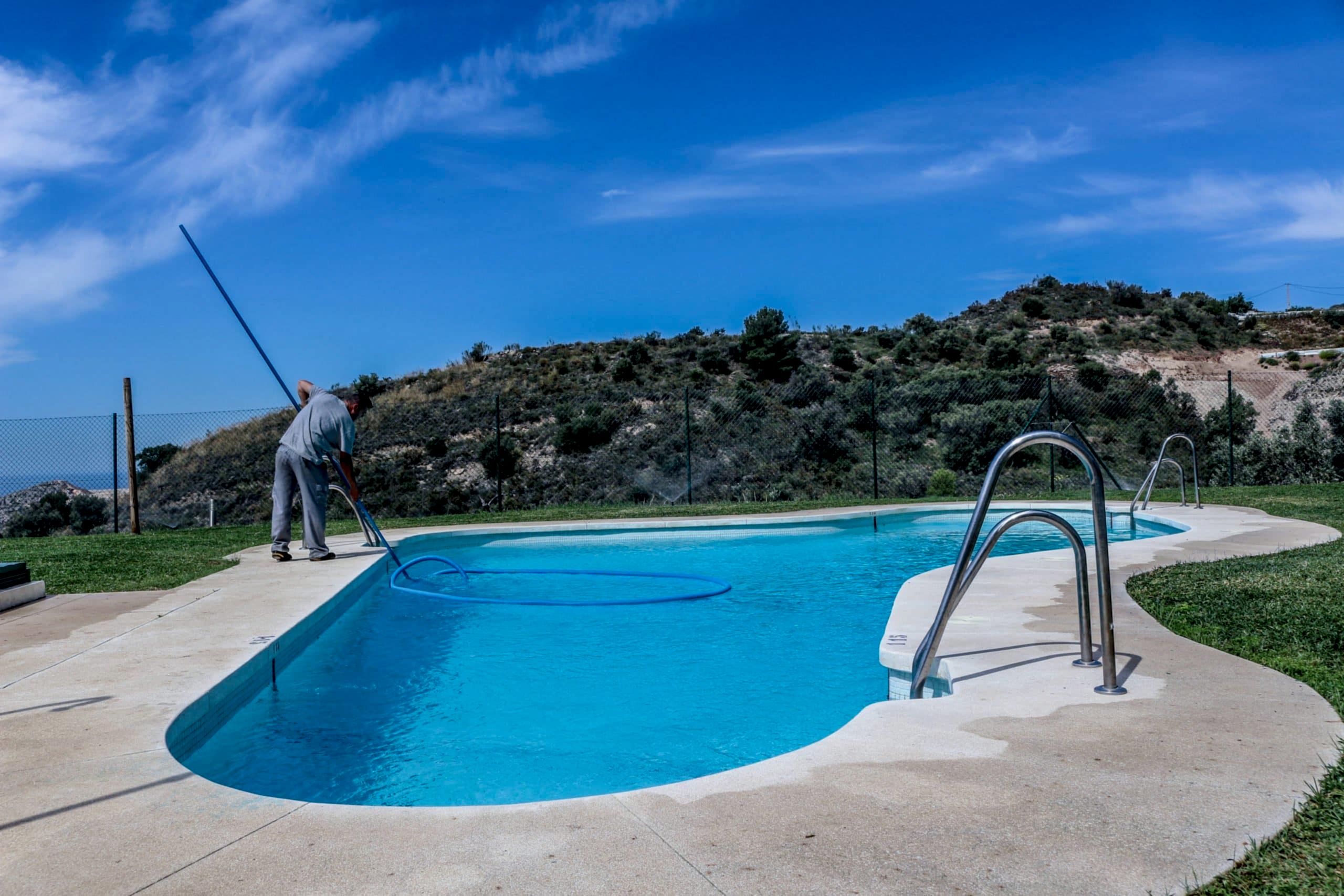 como-limpiar-el-fondo-de-la-piscina