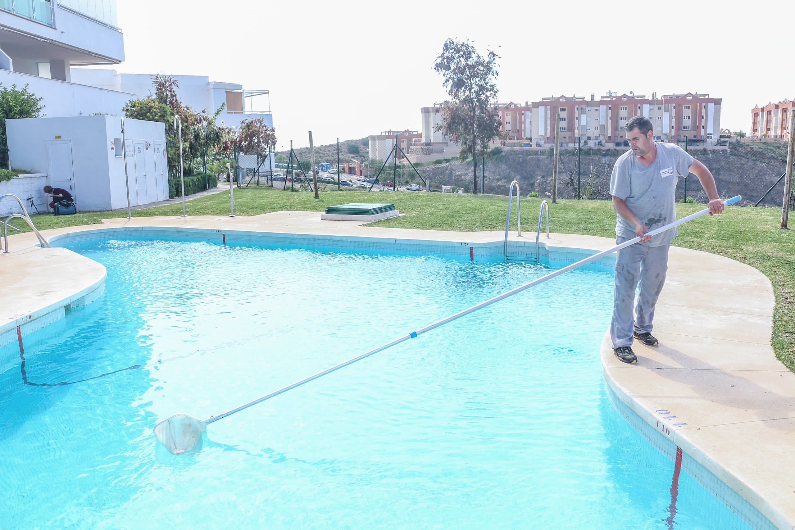 limpiar-fondo-piscina