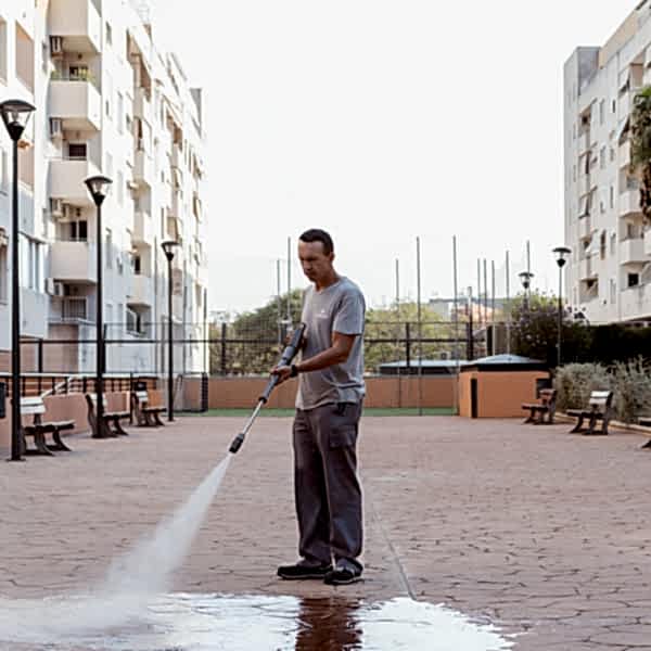 limpieza-suelos-con-agua-a-presion