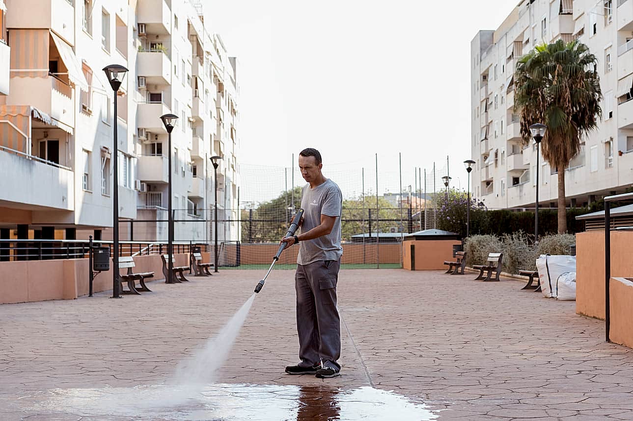 limpieza-suelos-con-agua-a-presion