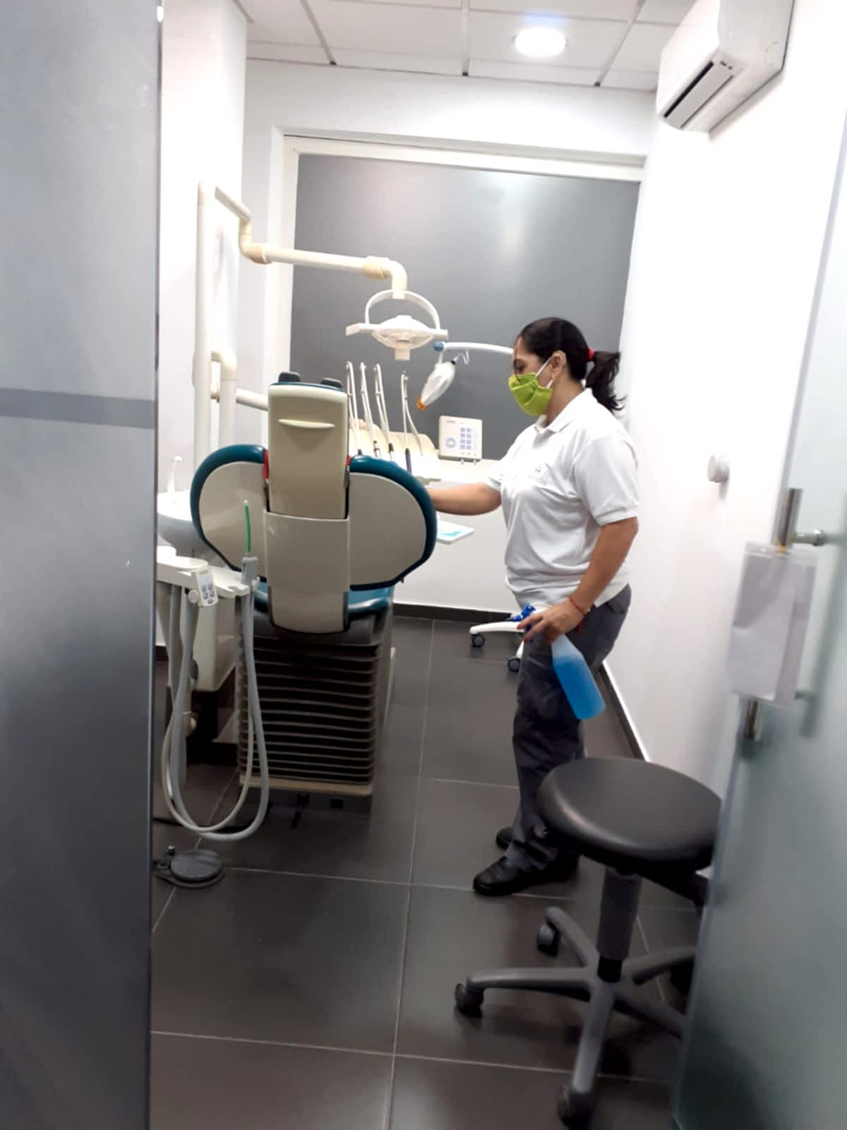 como limpiar una clinica dental